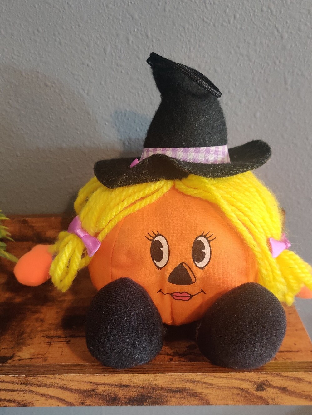 Russ berrie Vintage Halloween Jacqueline Pumpkin Witch Plush Stuffed Toy yarn
